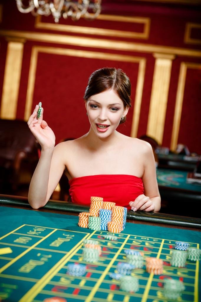 pera789 slots game selection on a Filipino player's mobile phone